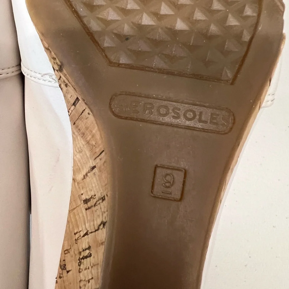 Aerosoles Application  Bone‎ Peep Toe Low Wedge Heels Size 9
